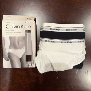 Calvin Klein Icon Logo Briefs - Black and White